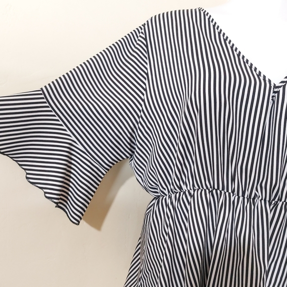 Shein Plus Size 5X Black & White Striped Ruffle Peplum V-Neck Casual Blouse - Picture 4 of 12